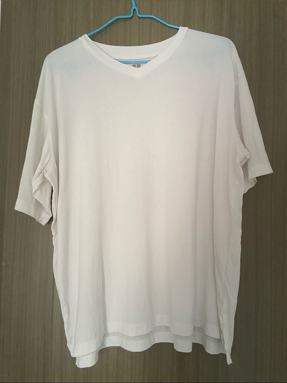 Uniqlo Men's White V-Neck Short Sleeve Tee